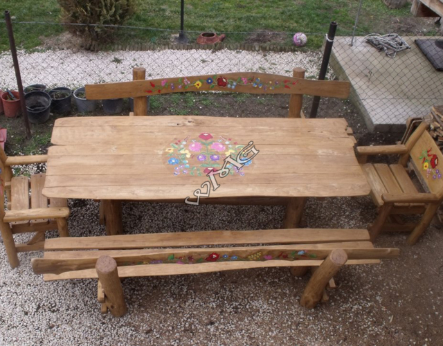 Festett ülőgarnítúra Festett ülőgarnítúra